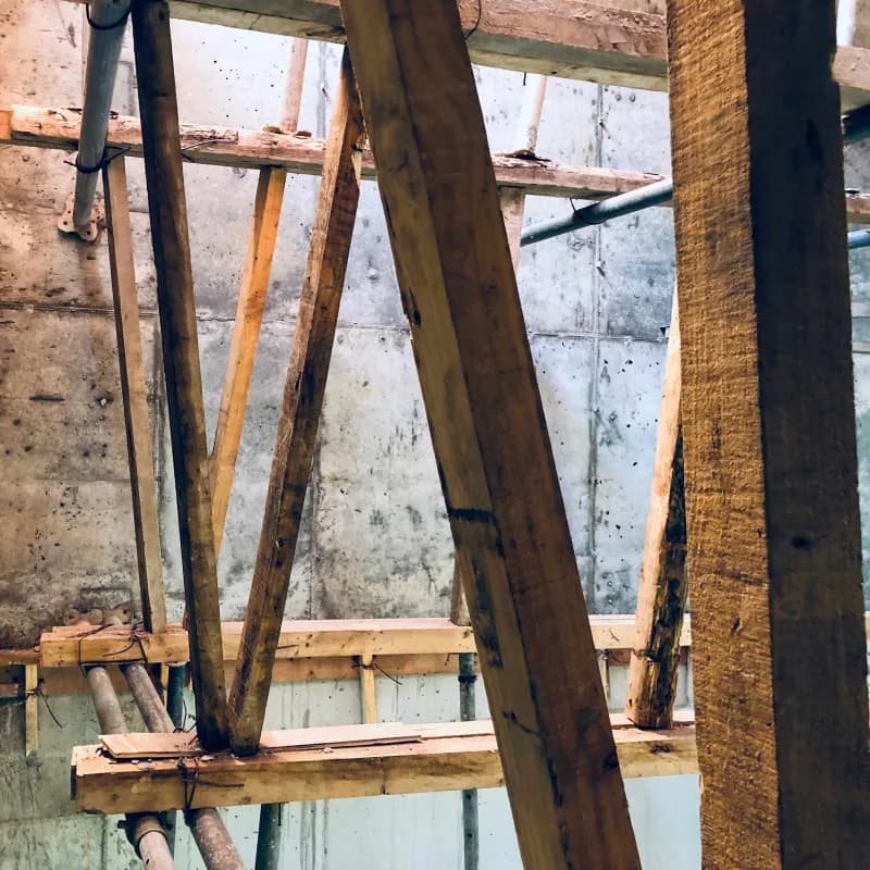 Демонтаж на стари греди