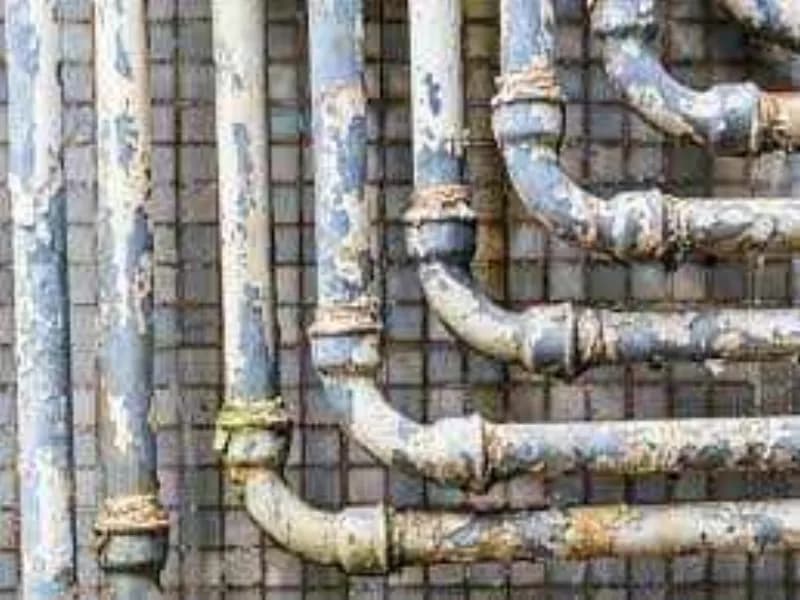 Démontage de vieilles canalisations