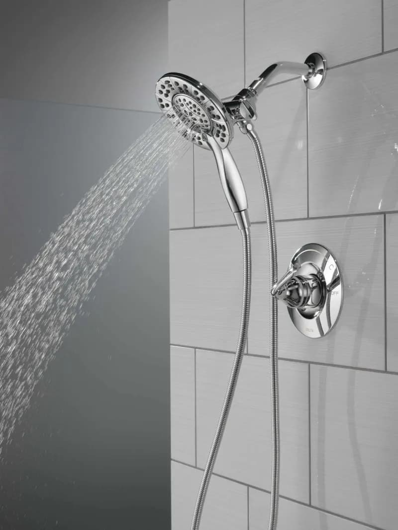 Installation d'un mitigeur de douche