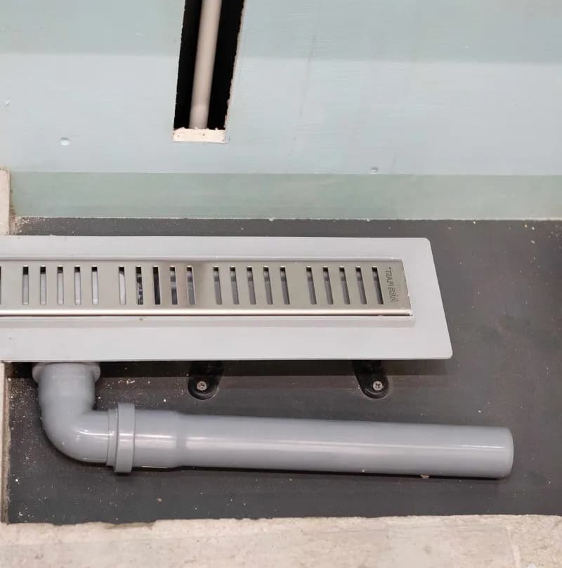 Installation d'un siphon linéaire