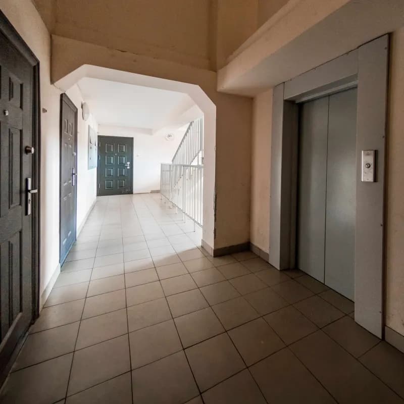 Cleaning of entrances and common areas